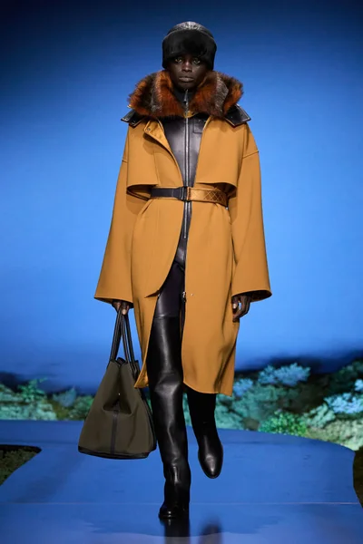 Look 4